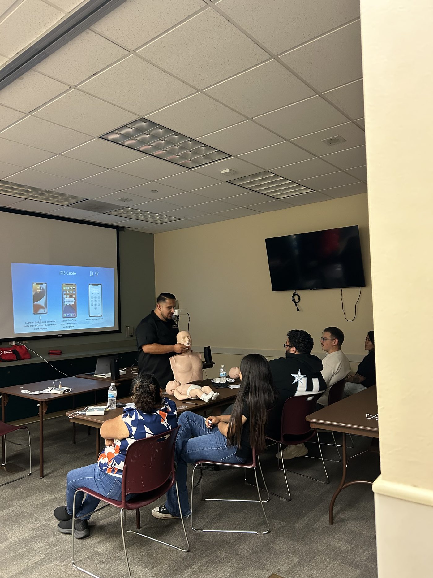 Students in a Nocturnal Protective Services guard card training class